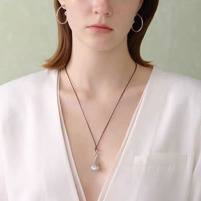 Adjustable Black Pendant Necklace