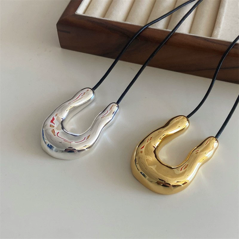 Maillard Horseshoe Clavicle Necklace gallery 3