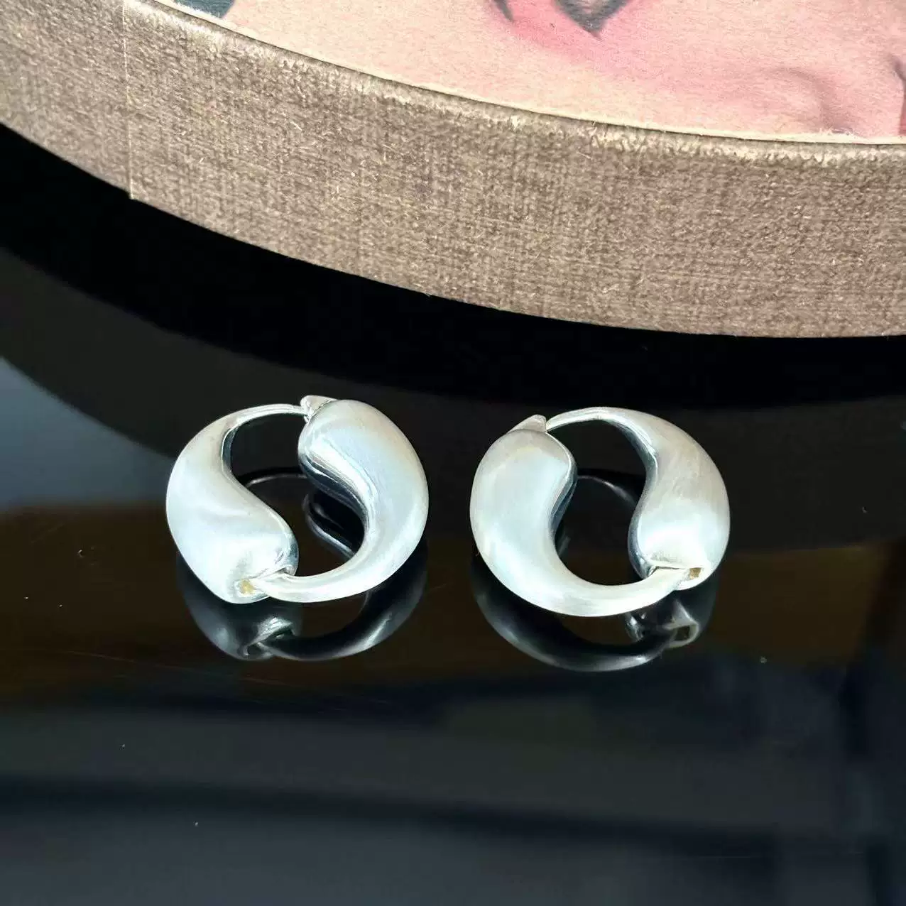 European And American Heavy-Duty Brushed Earrings gallery 3