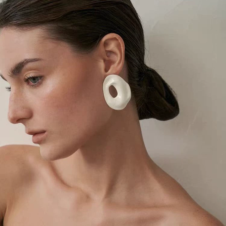 Hollow Stud Stud Earrings gallery 3