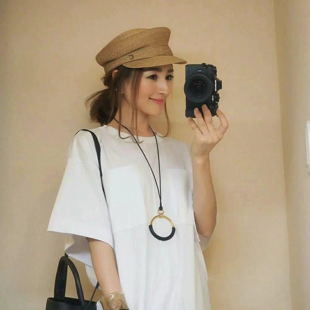 Korean Style Minimalist Loop Black Necklace gallery 3