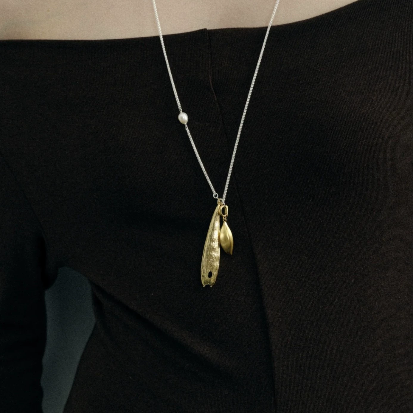 Light All-Match Fruit Pod Double-Sided Necklace gallery 2