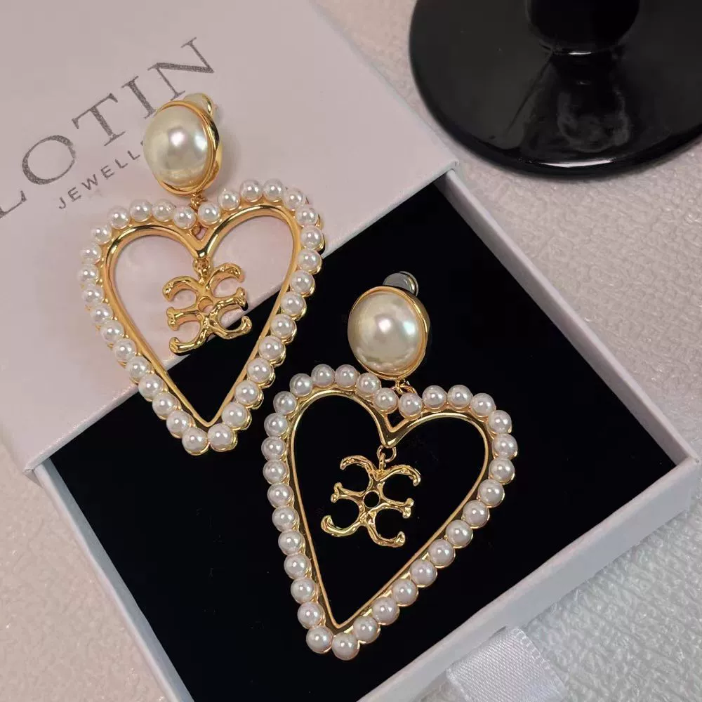 Light Simple Pearl Love French Earrings gallery 2