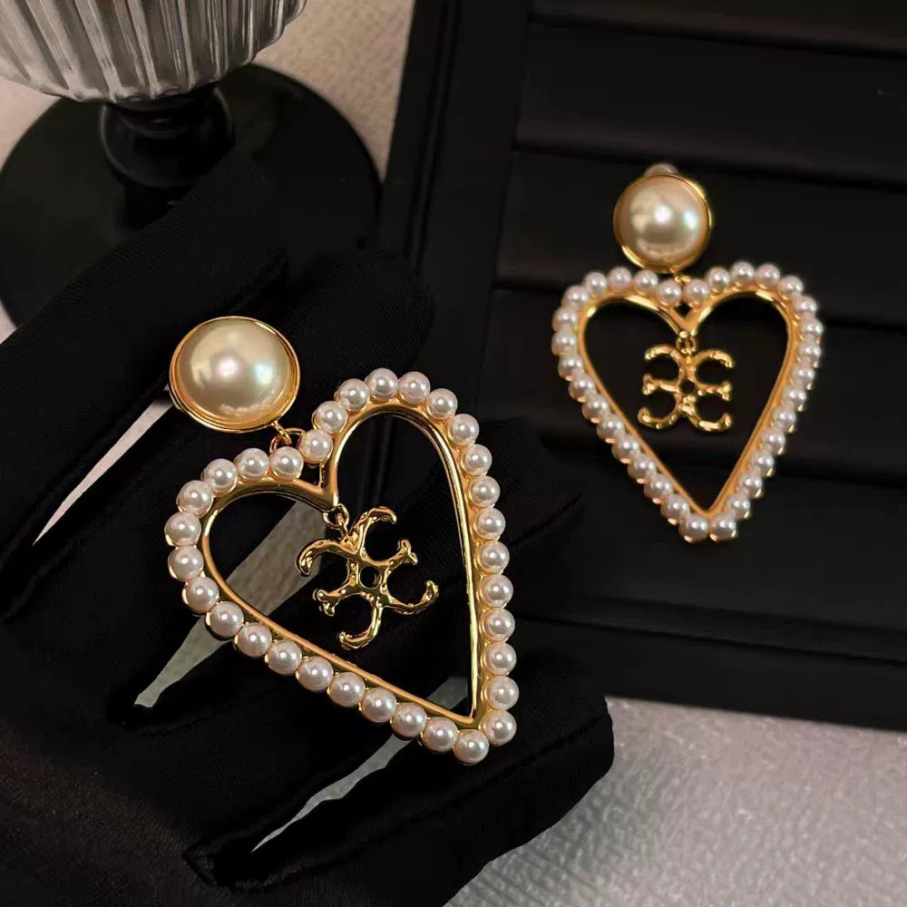 Light Simple Pearl Love French Earrings