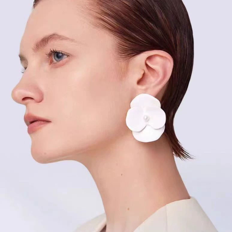 Poppy Flower White Flower Stud Earrings gallery 2