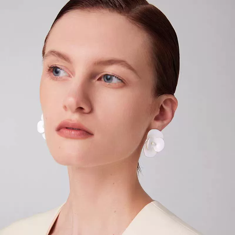 Poppy Flower White Flower Stud Earrings gallery 3