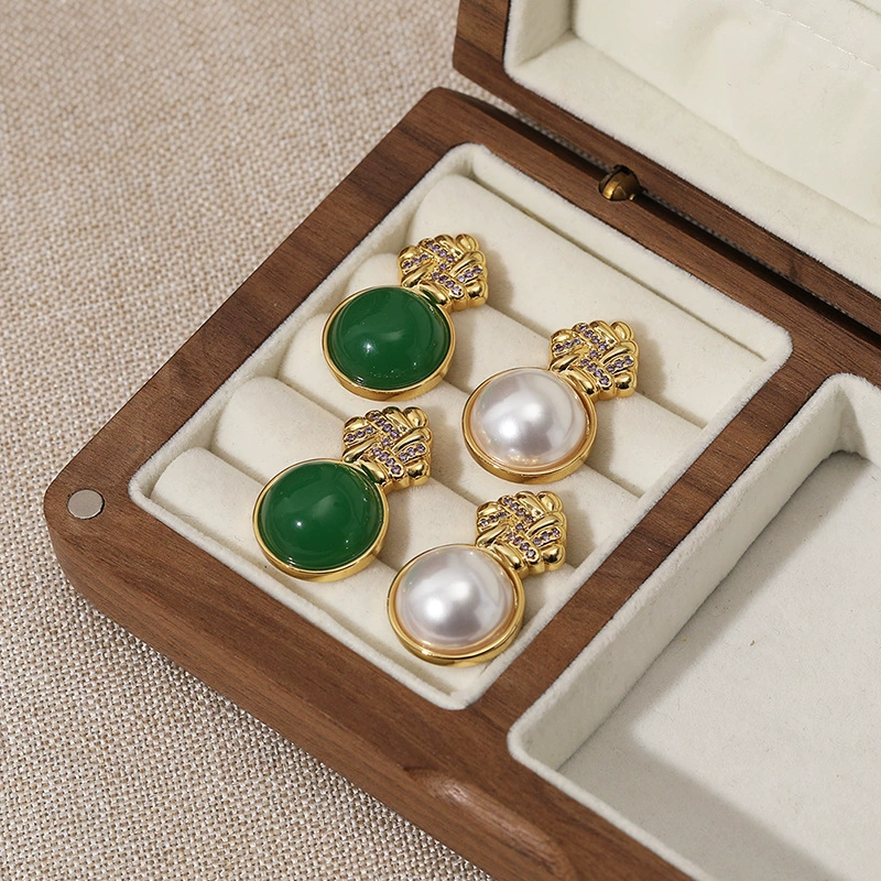 Vintage Court-Style Peacock Green Stone Earrings gallery 3