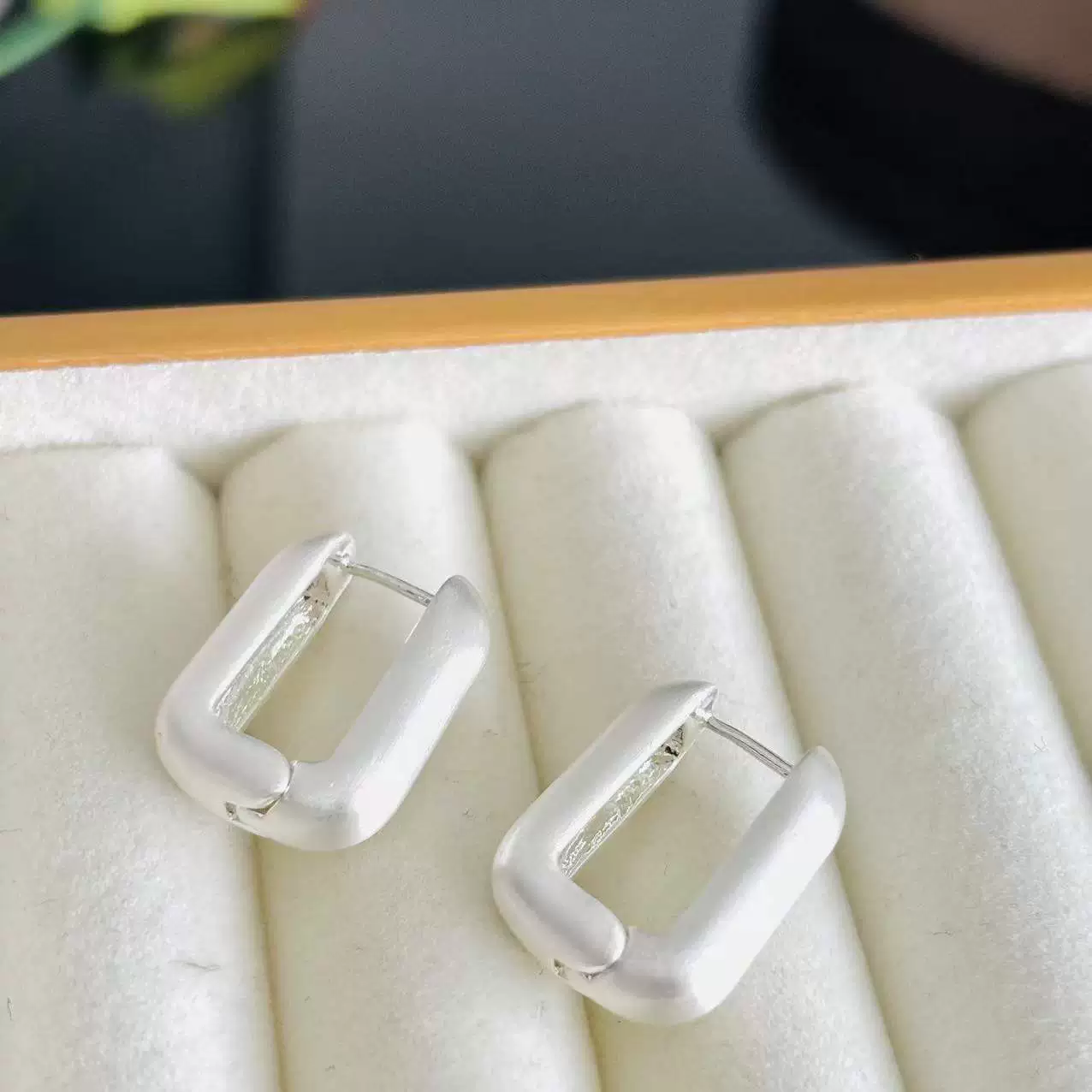 Wire-Drawing Heavy-Duty French Style Earrings gallery 3